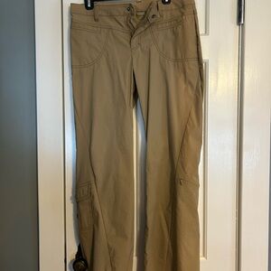 Athleta Women's Tan Cargo Pants